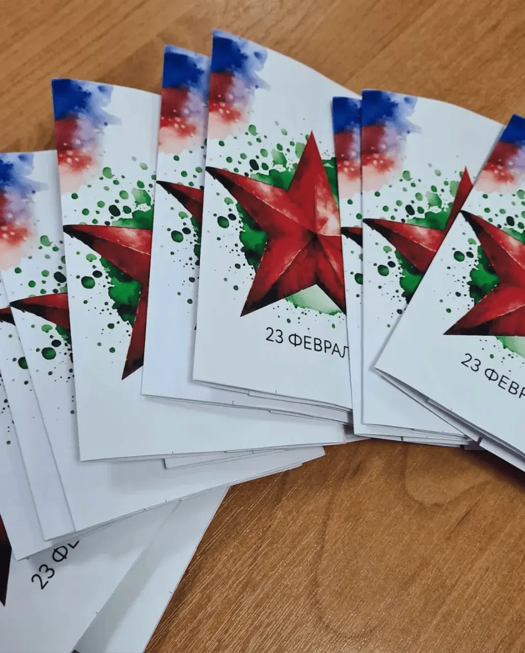 В преддверии Дня защитника Отечества Студенческое научное общество «МИР» для мужской половины колледжа, изготовили яркие  поздравительные открытки